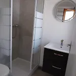 Avec Petite Terrasse Proche Et Commerces Apartamento