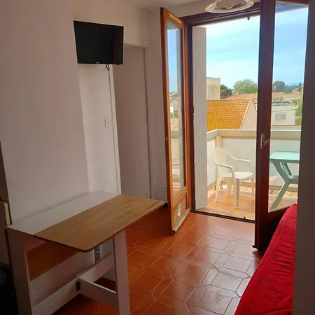 Avec Petite Terrasse Proche Et Commerces * Valras-Plage