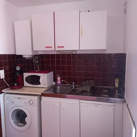 Avec Petite Terrasse Proche Et Commerces Apartamento